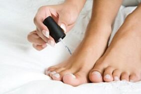 lak za zdravljenje glivic na stopalih