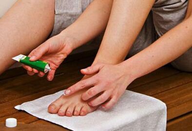 uporaba mazila za zdravljenje glivic na nohtih