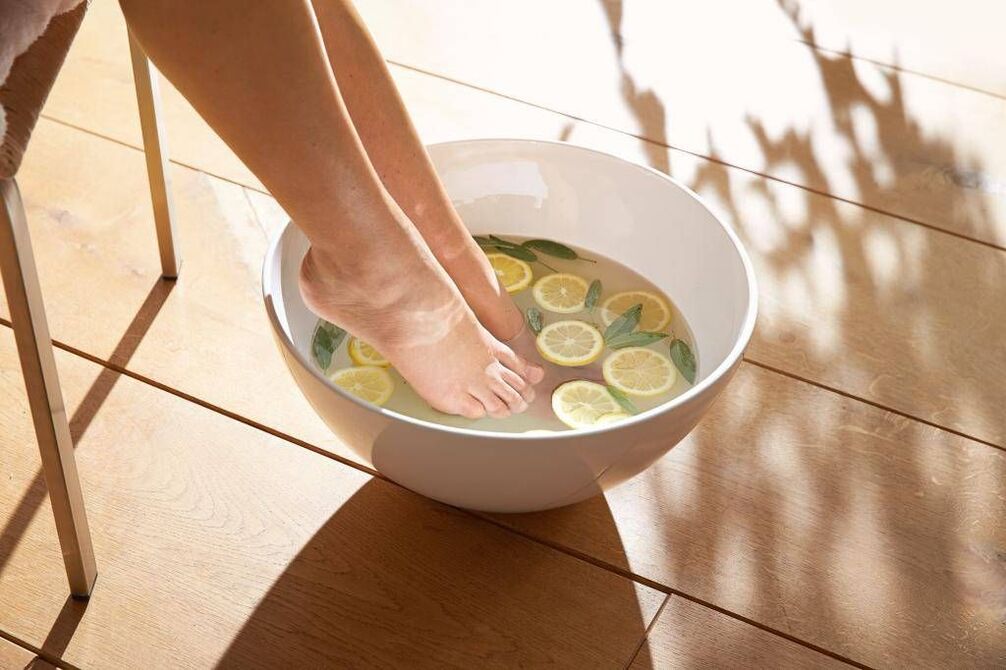 kako uporabljati kopeli proti glivicam na nohtih